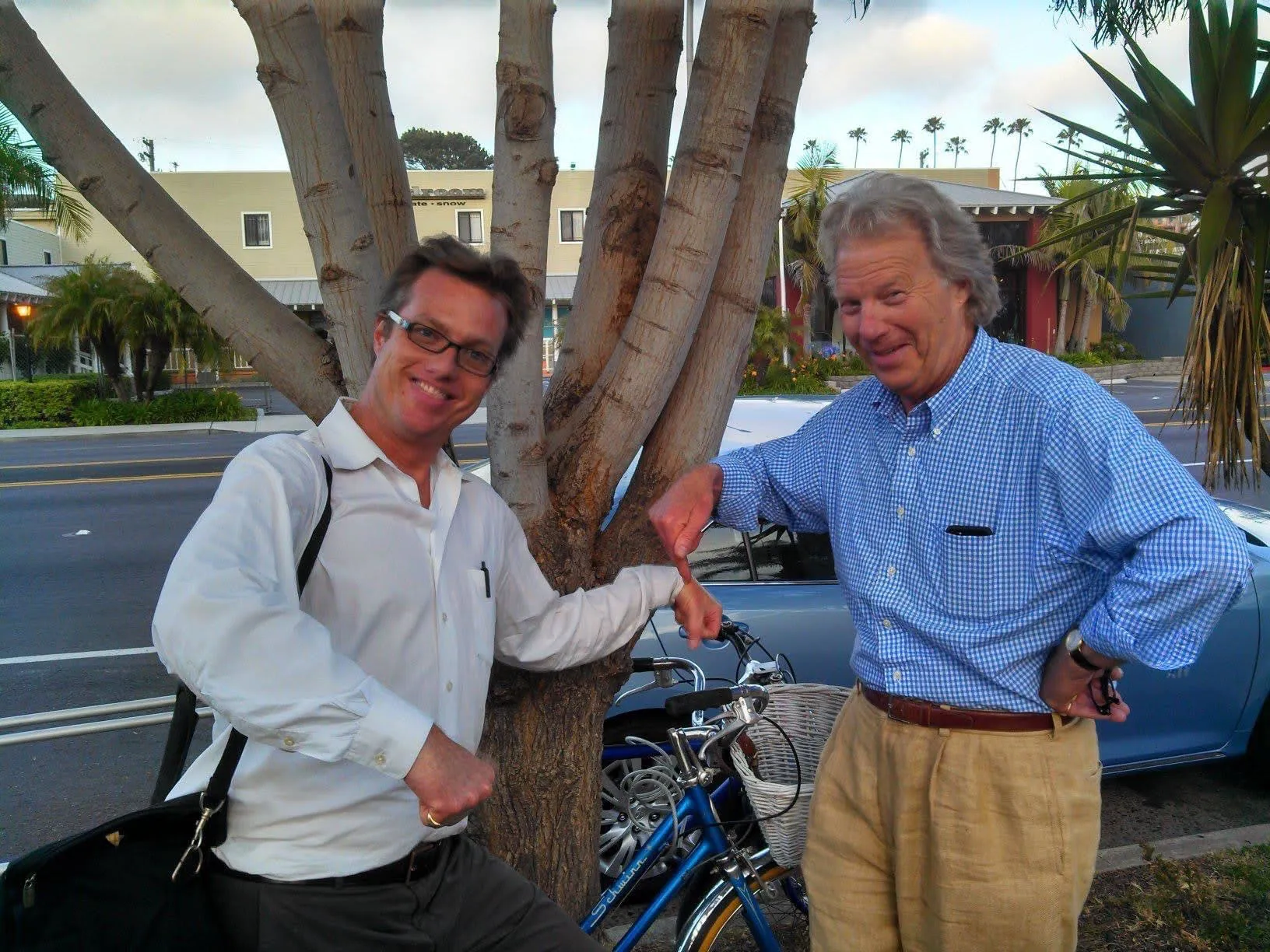 Sager and Master men shaking hands